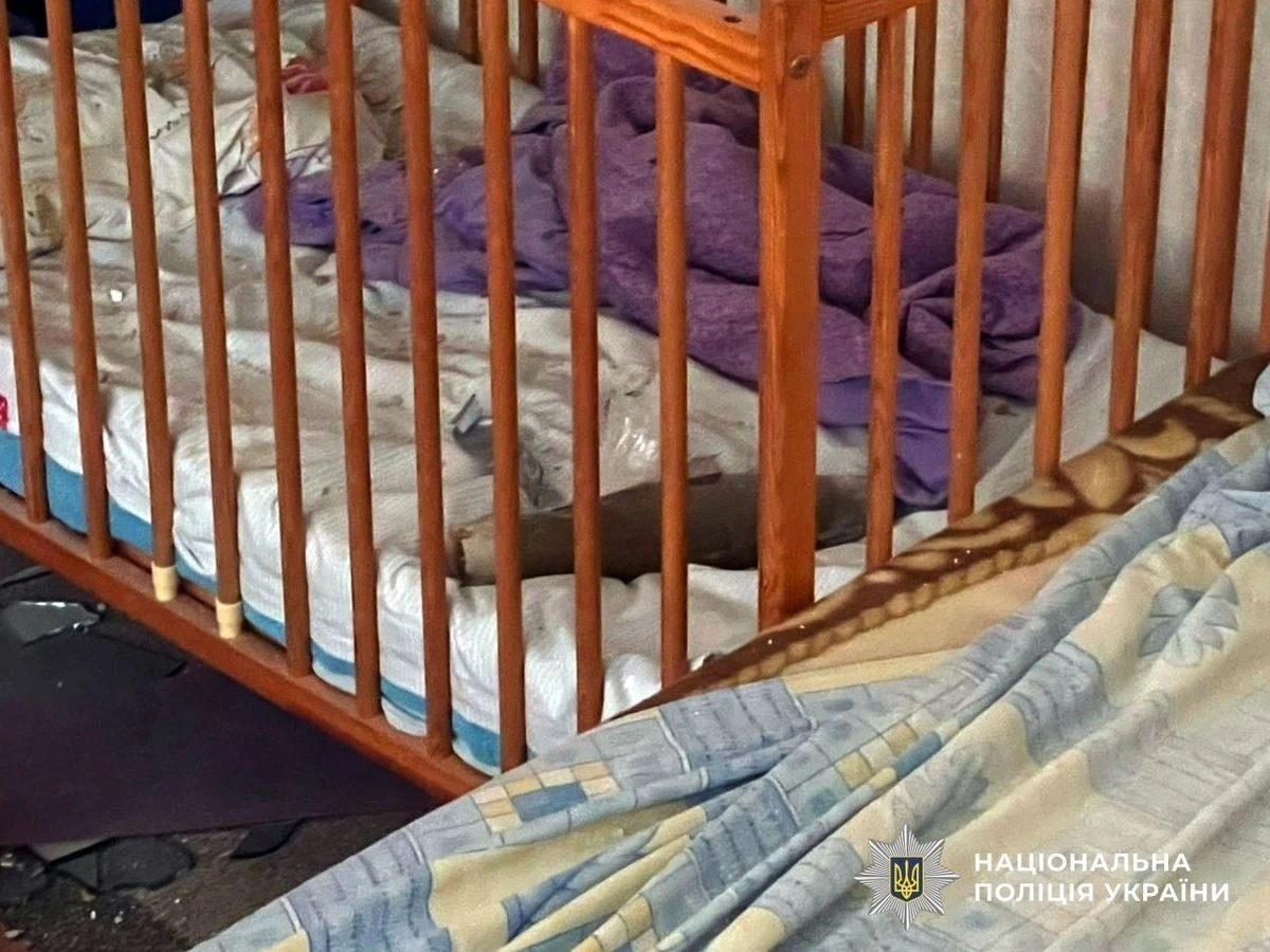 Боєприпас упав у дитяче ліжечко: окупанти атакували приватний будинок на Херсонщині