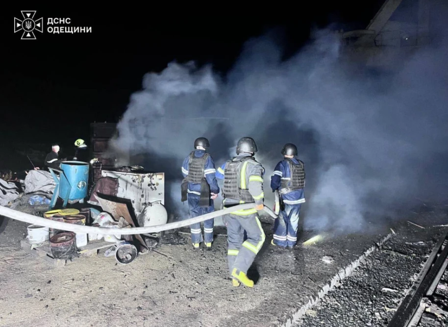 Загарбники обстрілювали Одесу понад 7 годин: фото наслідків