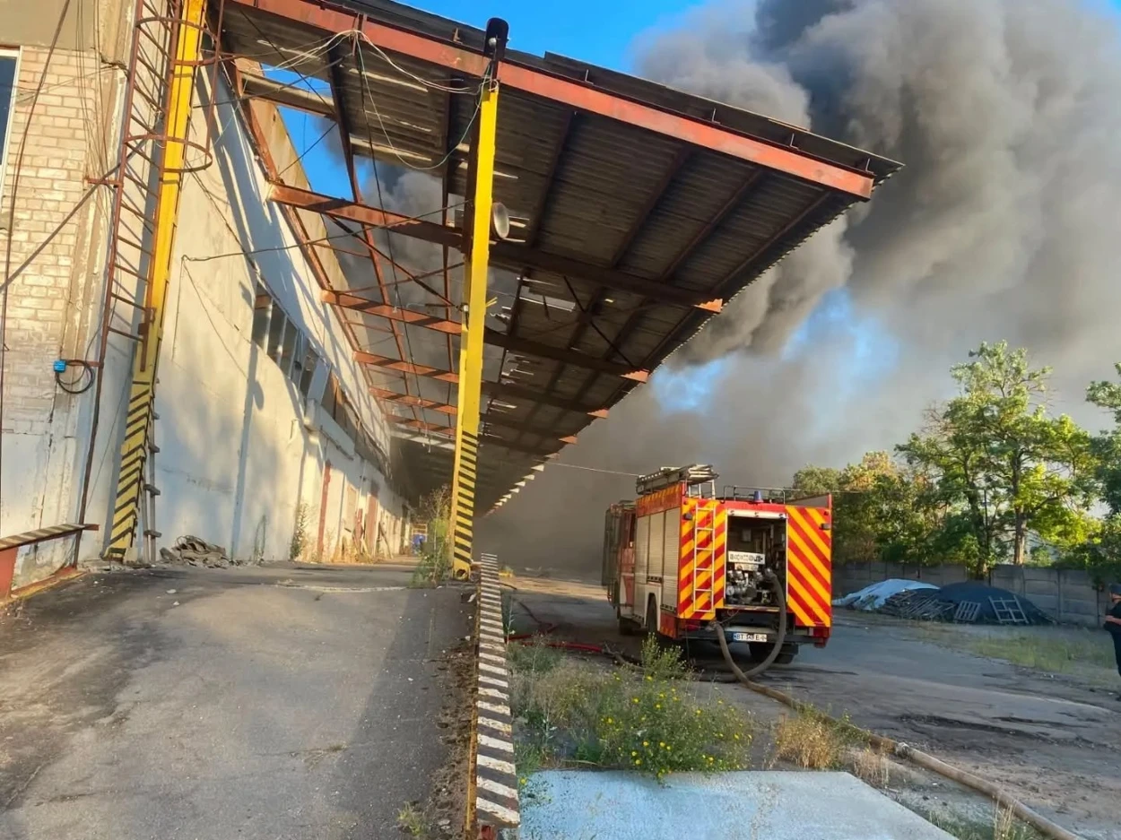 РФ знищила склад Червоного Хреста в Херсоні, де зберігалася гуманітарка на майже 28 млн грн