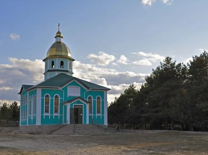 Церква Святого Миколая в Новій Каховці, де до війни служив отець Миколай.
