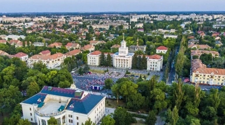 "Люди дуже ностальгують за Україною": Олег Тарабака про життя в Новій Каховці