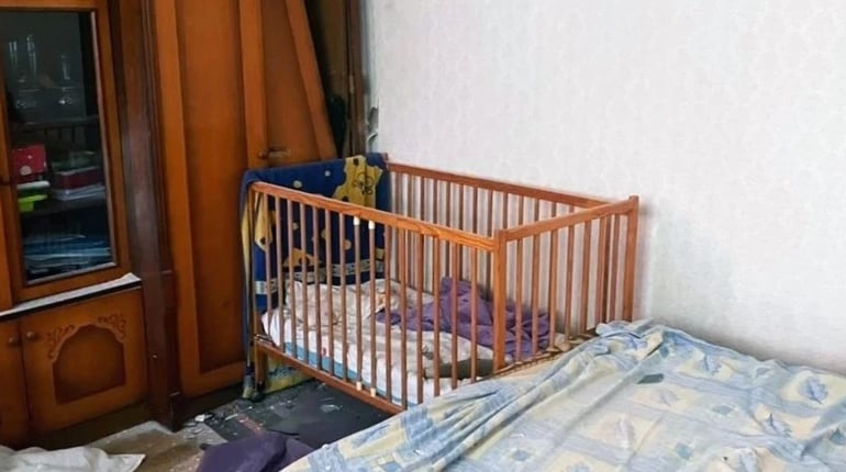 Боєприпас упав у дитяче ліжечко: окупанти атакували приватний будинок на Херсонщині