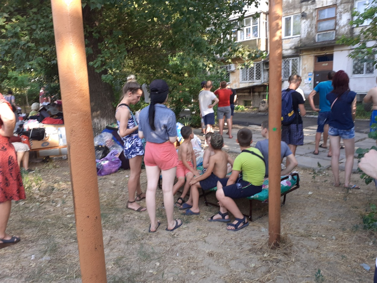 Учора біля будинку