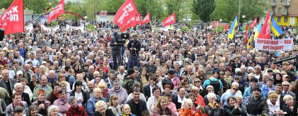 Новокаховчани під час зустрічі з П. Порошенком. 11 травня 2014 р. 