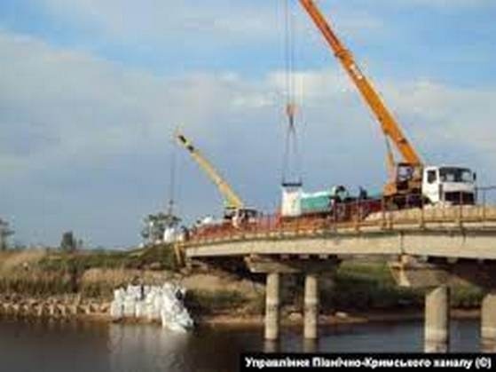Так споруджували сомадіяльну дамбу фермери