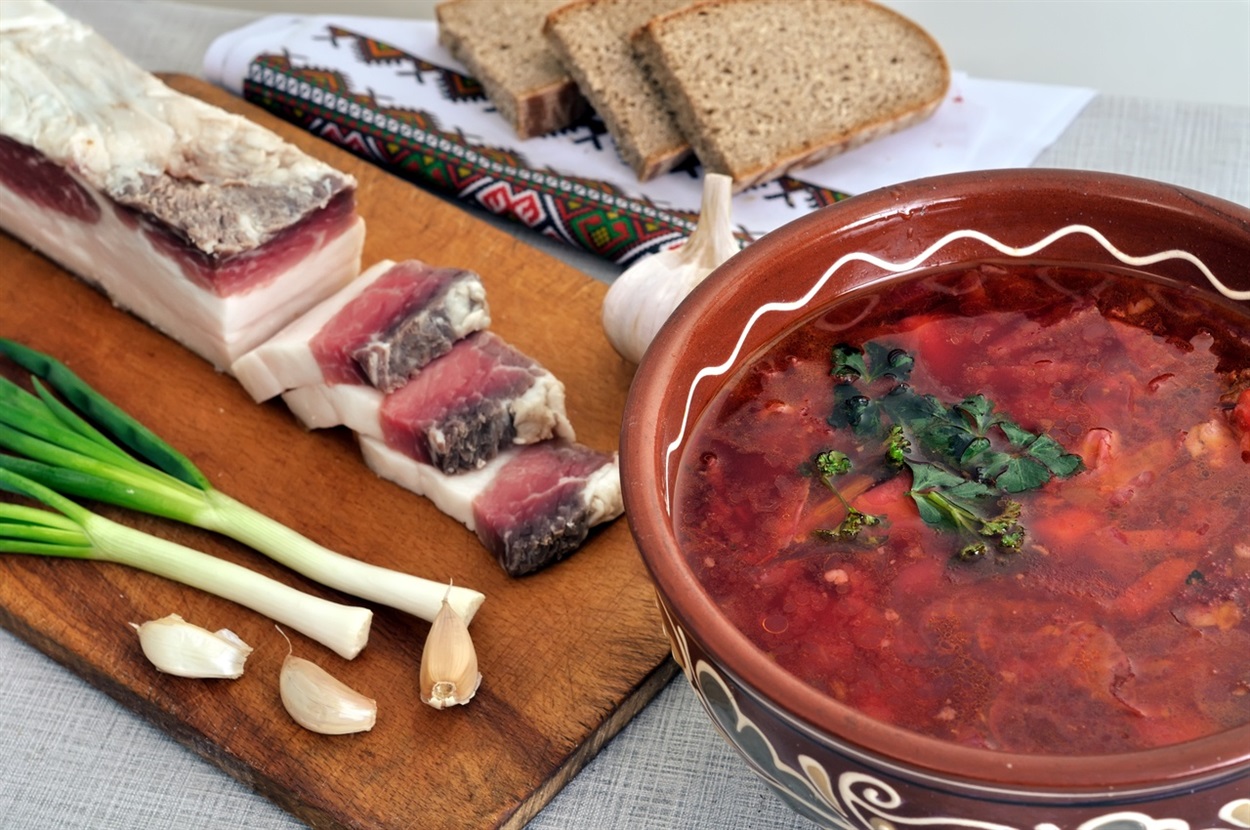 Борщ із салом 