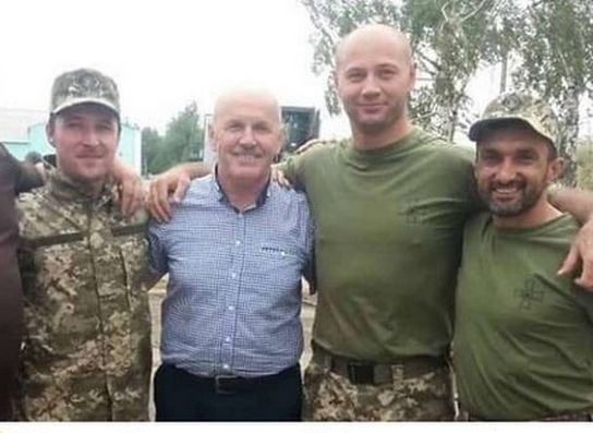 Мер Нової Каховки В. Коваленко із "хлопцями Киви"