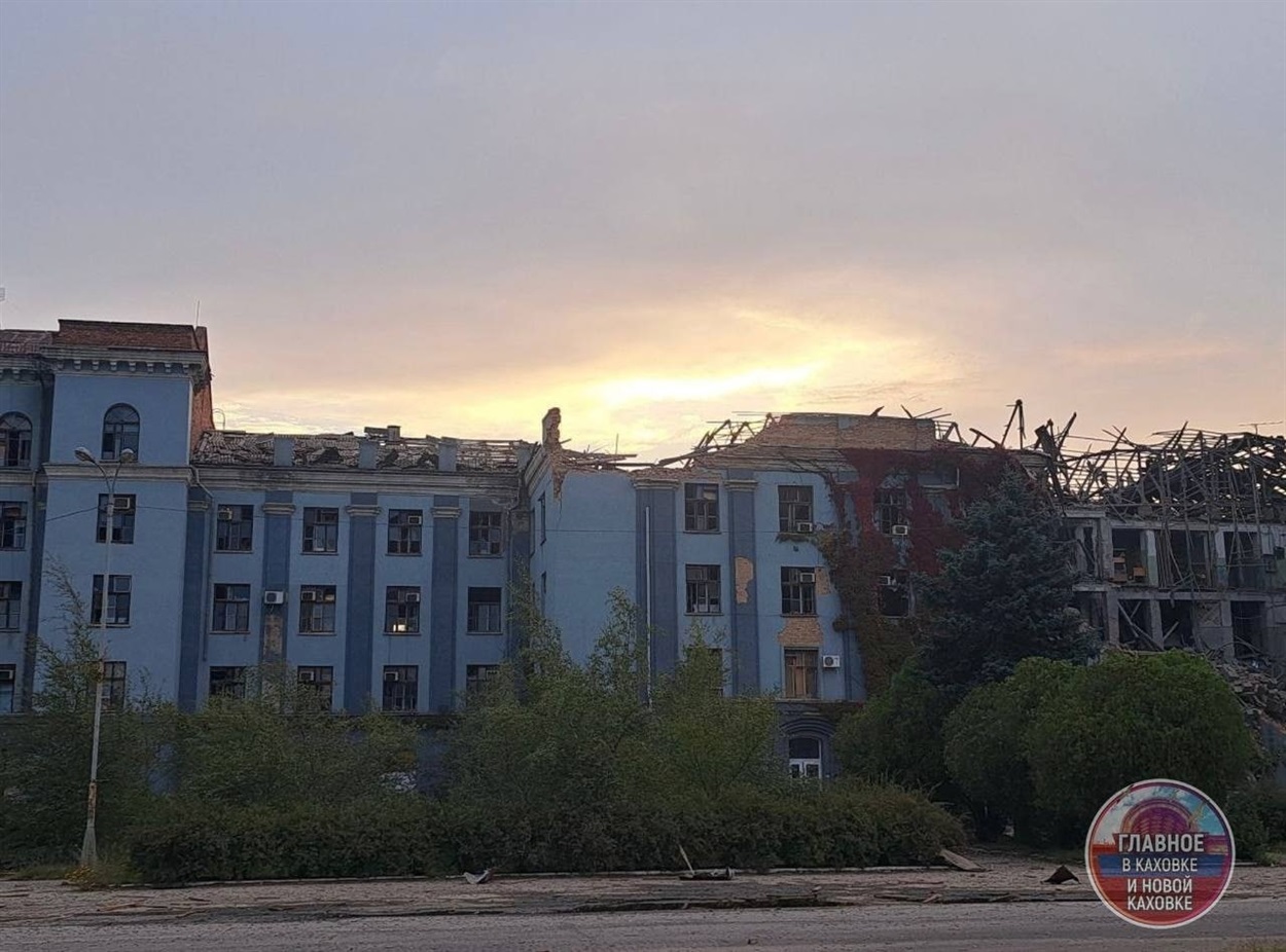 Адмінбудівля колишнього електромашзаводу в Новій Каховці