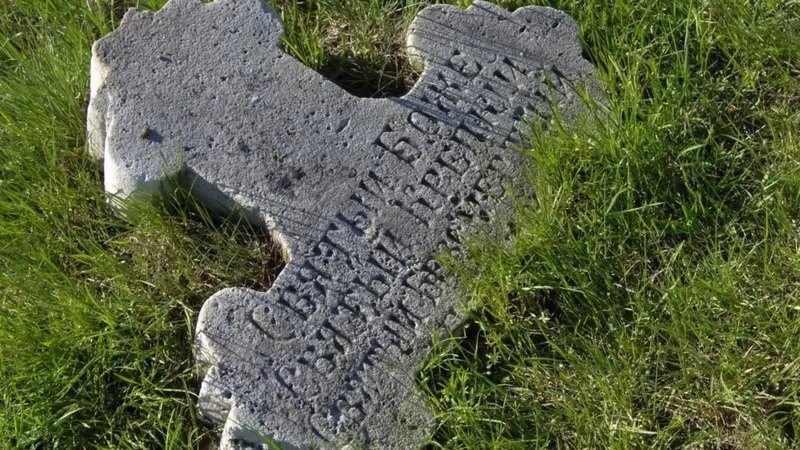 Козацький хрест на цвинтарі при в'їзді в місто Берислав (правий берег нинішньої Херсонщини)