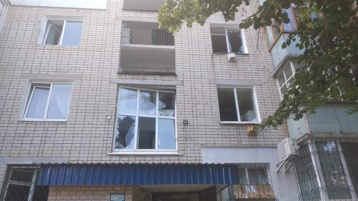 У Новій Каховці від вибухів у ніч на 12 липня повилітали шибки і вікна у багатоповерхівках