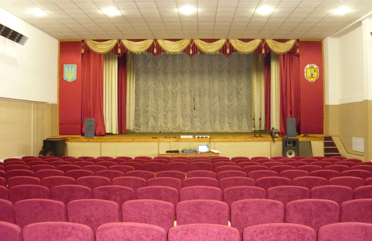 Такою була актова зала до війни