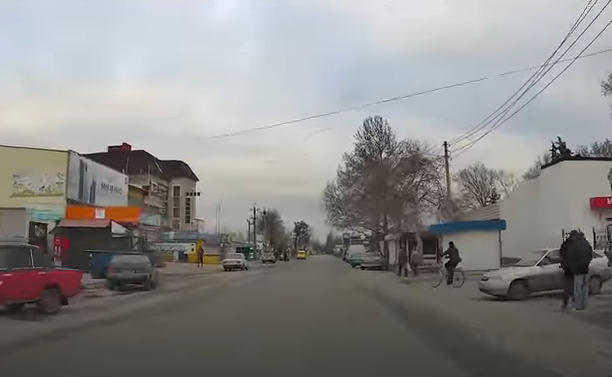 На ринку біля УПТК 