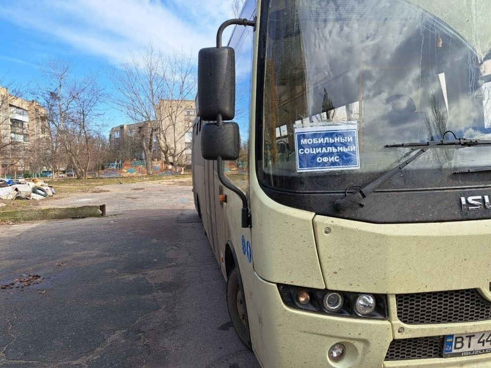 Автобус мобільного офісу росіян має українські номери