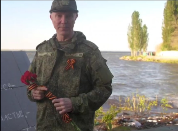 Виступ гоуляйтера Херсонщини Володимира Сальдо 8 травня на бурузі Каховського моря у Каховці