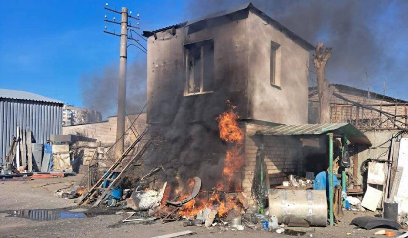 Наслідок обстрілу одного з об'єктів у Тапрійську