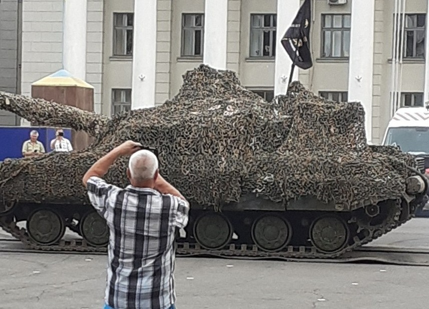 Виставка військової техніки бригади в Новій Каховці