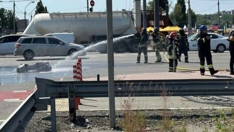 Гасіння уламків ракети в Оболонському районі столиці