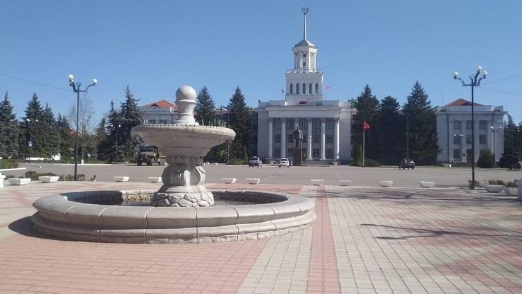Центральна площі у Новій Каховці