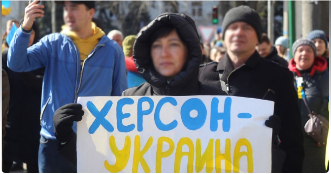 Під час одного з мітингів проти окупантів у Херсоні