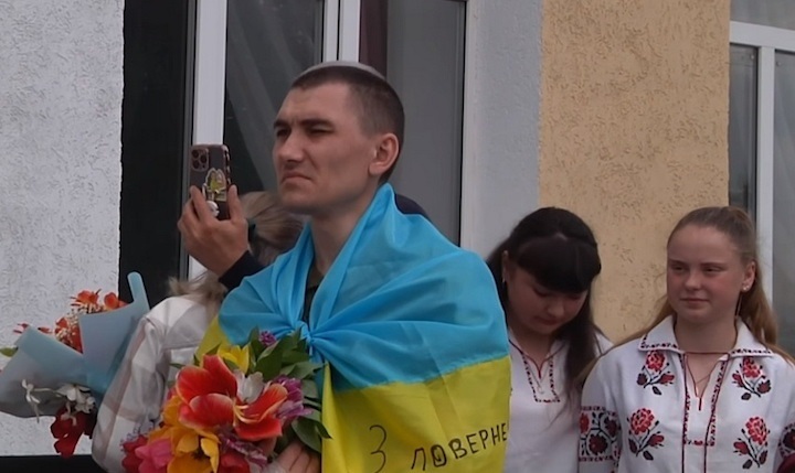 Юрія Армаш в рідному селі після звільнення