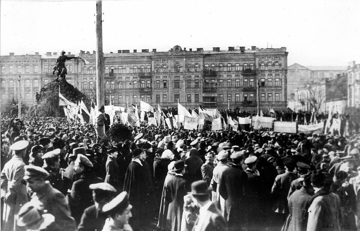 22 січня 1919 року на Срфійській площі в Києві проголошений акт Злуки