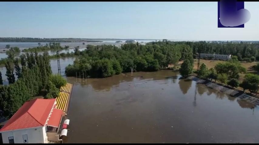 Затоплений стадіон "Енергія" у Новій Каховці.