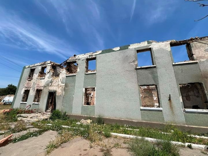 Руїни клубу у Рахівці