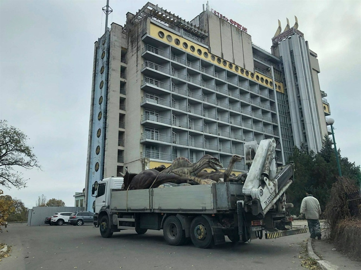 Так у Херсоні демонтували виставку
