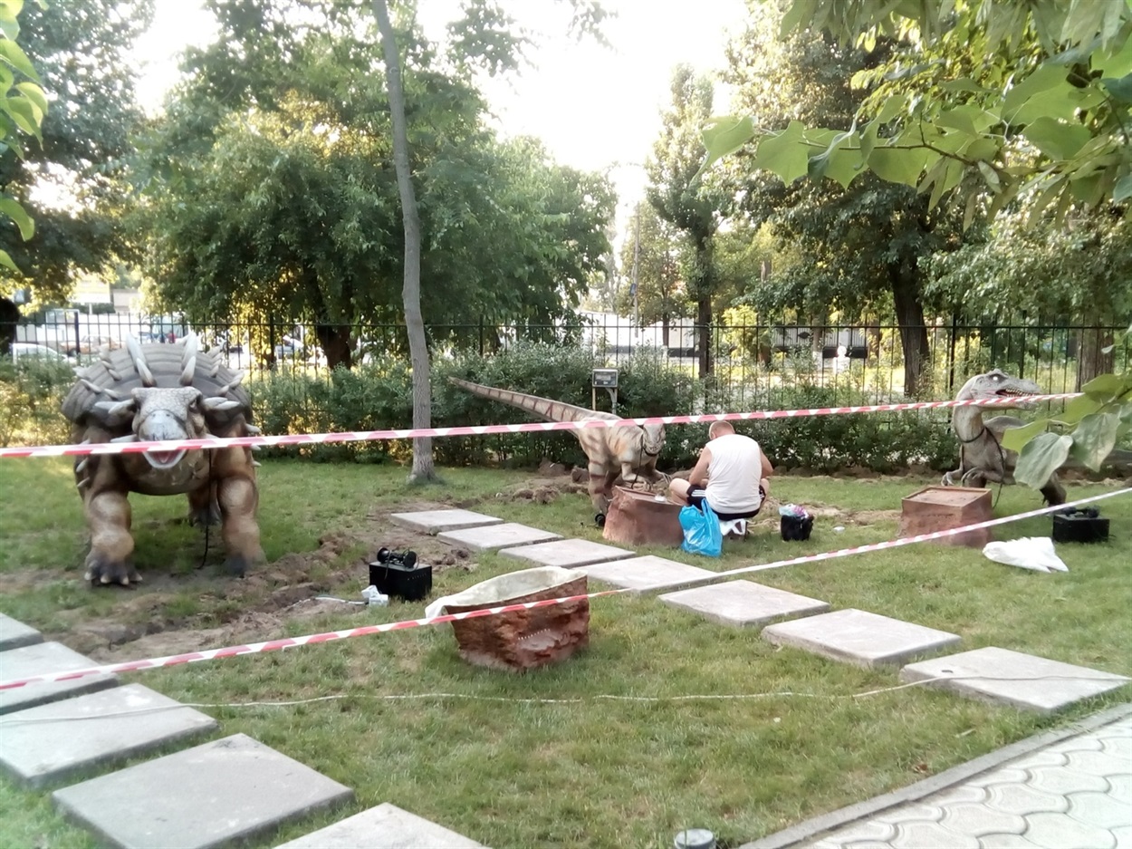 Виставку динозаврів монтують в Новій Каховці. 12 липня 2021 року