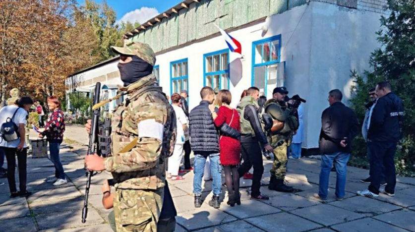 Так на Херсонщині проходилися "вибори" і "референдуми": під дулами автоматів