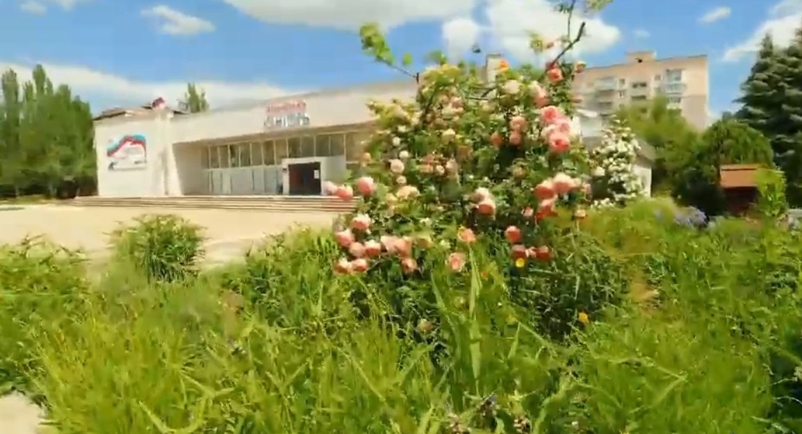 Біля кінотеатру Юність, Нова Каховка