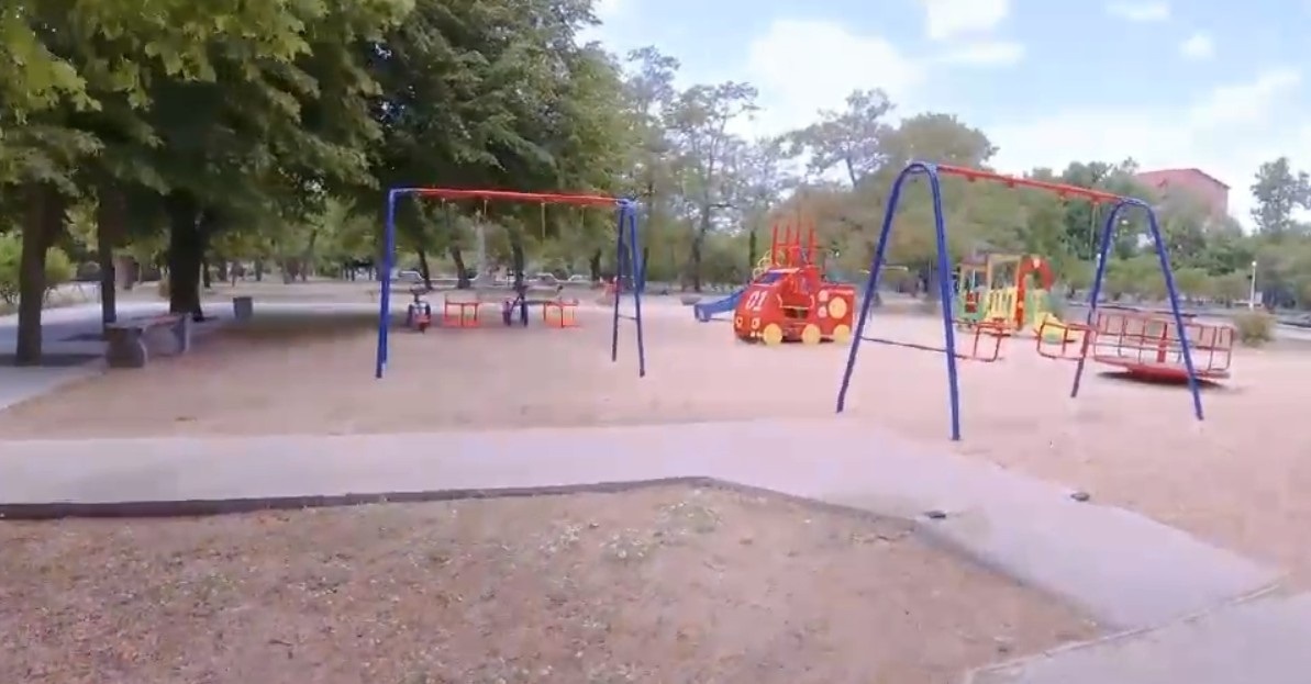 Дитячий майданчик у центрі міста Нова Каховка