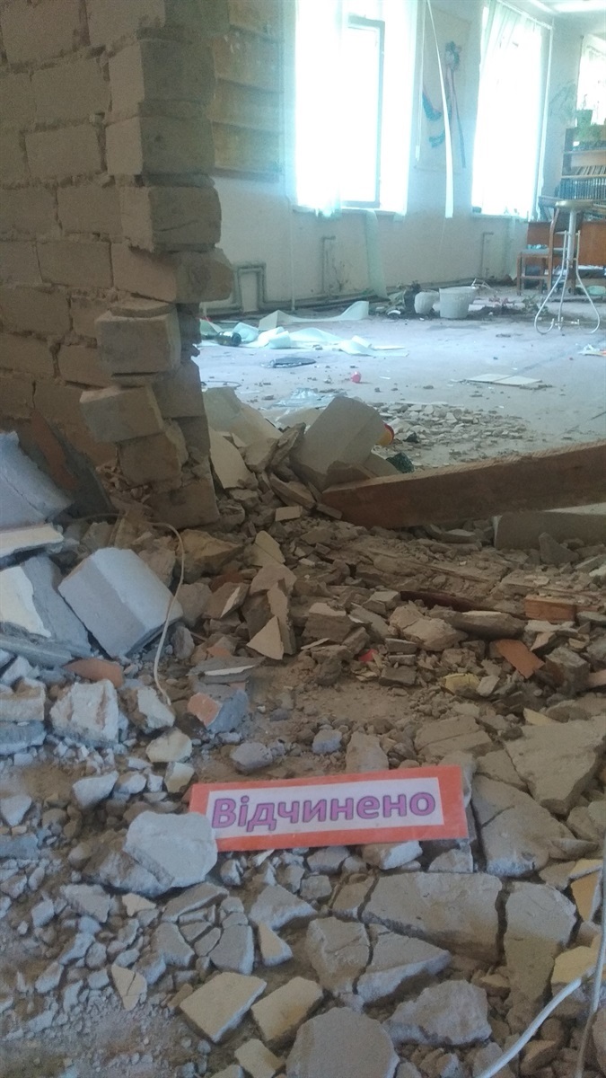 Вигляд бібліотеки після пограбування.
