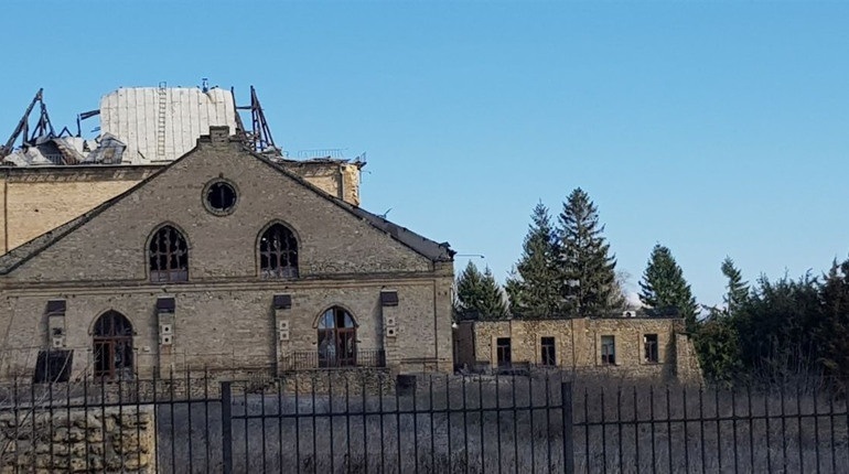Пошкоджена виноробня внаслідок бойових дій