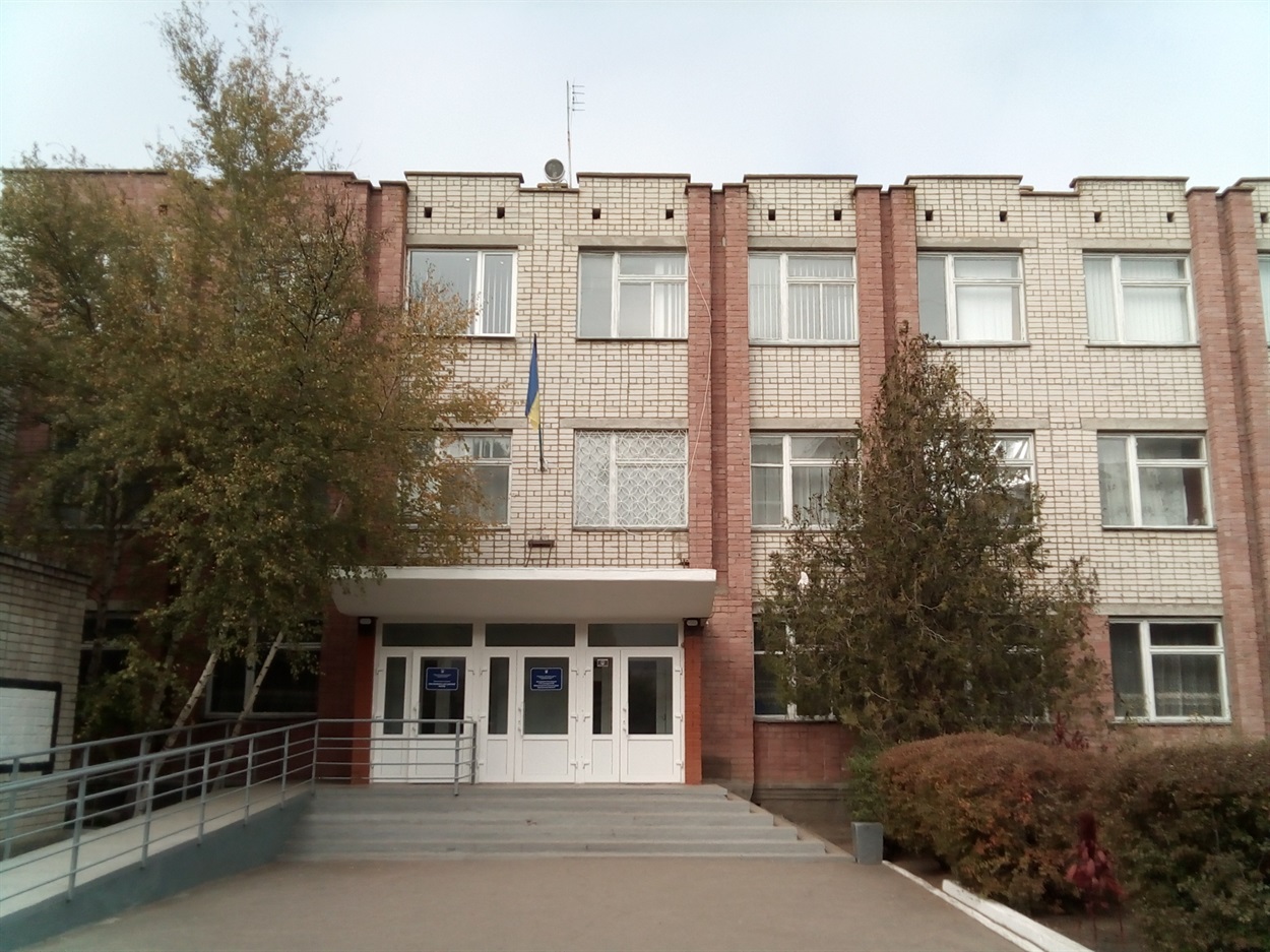 Будівля ліцею, головний вхід