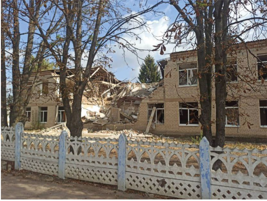Зруйнована школа в селі Миловому.