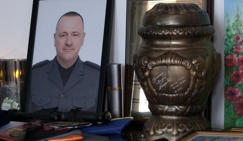 Урна з прахом Андрія.