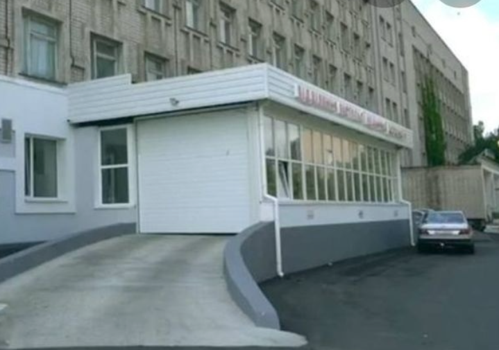 Корпус міської лікарні в мікрорайоні "Сокіл".