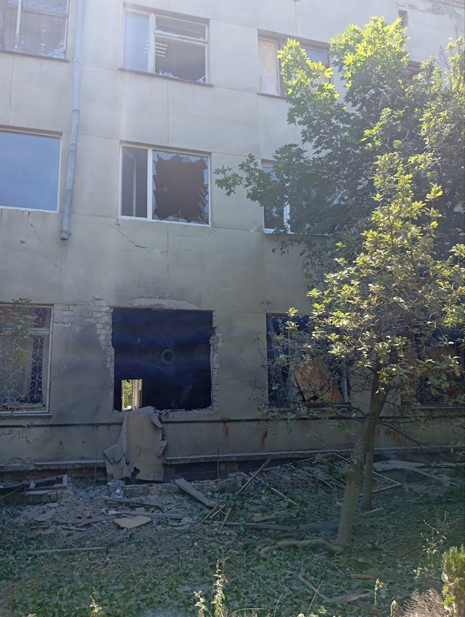 Зруйнована поліклініка в Новій Каховці.