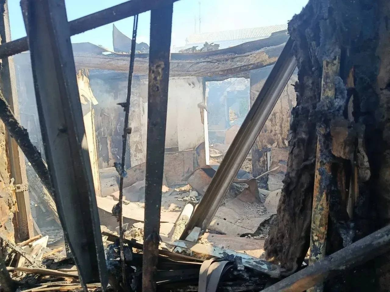 У Новій Каховці та Дніпрянах сталися обстріли і спалахнули пожежі
