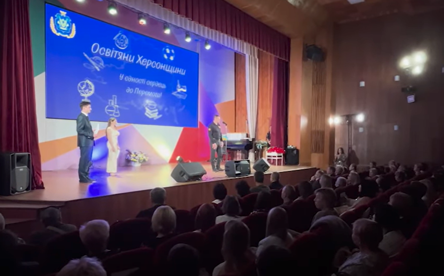 Педагоги Нової Каховки відзначили День вчителя у Миколаєві