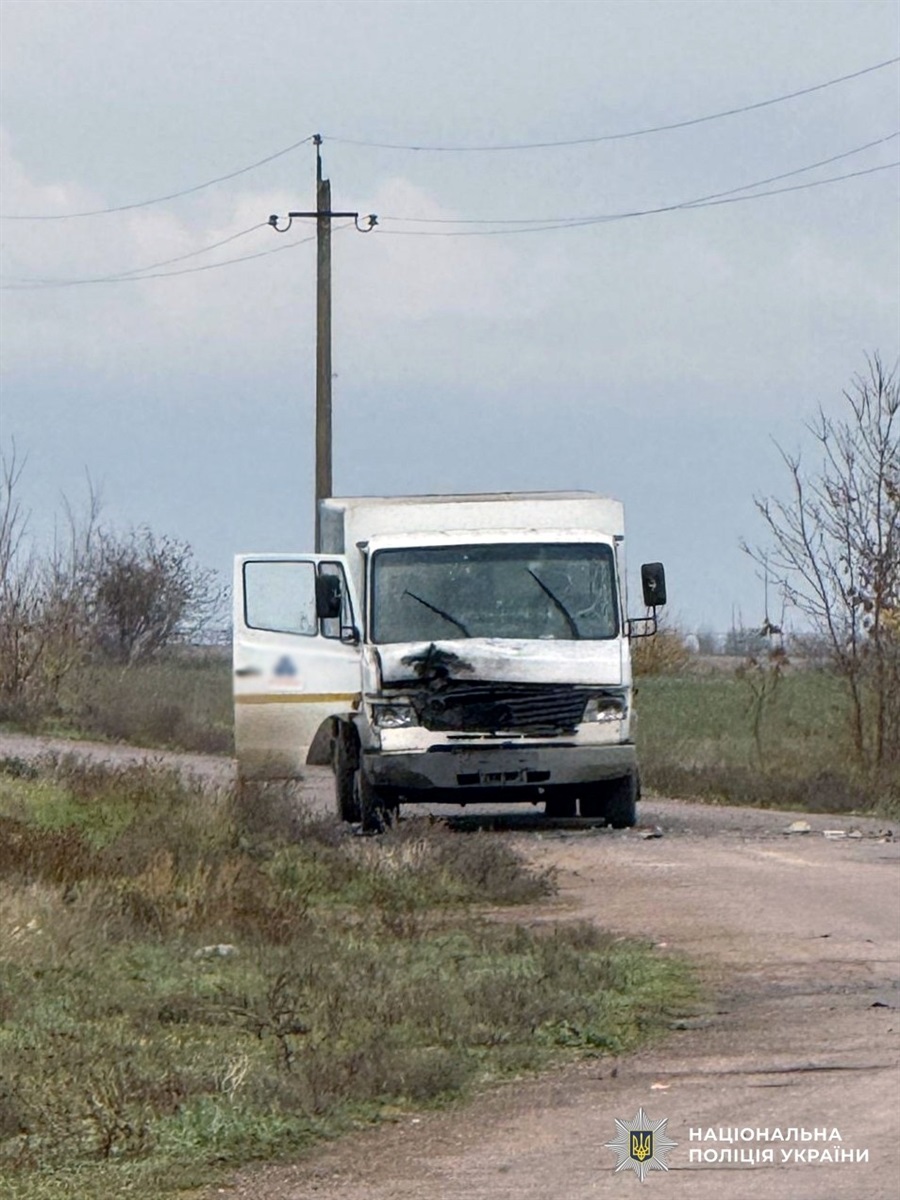 Окупанти вдарили з артилерії по дитячій лікарні в Херсоні: постраждали 9 осіб, з них 4 дітей