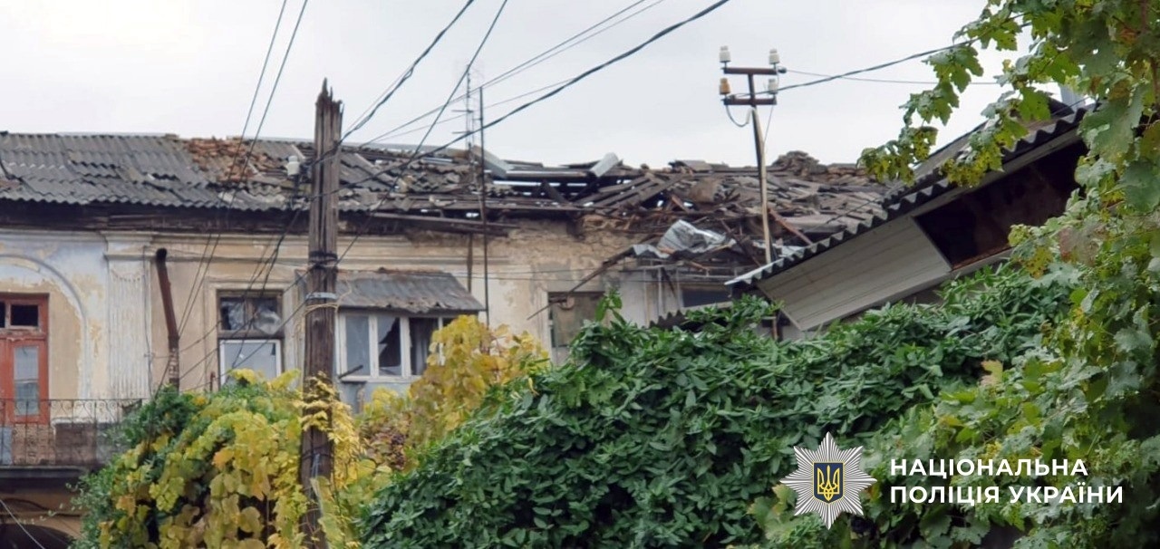 Окупанти вдарили з артилерії по дитячій лікарні в Херсоні: постраждали 9 осіб, з них 4 дітей