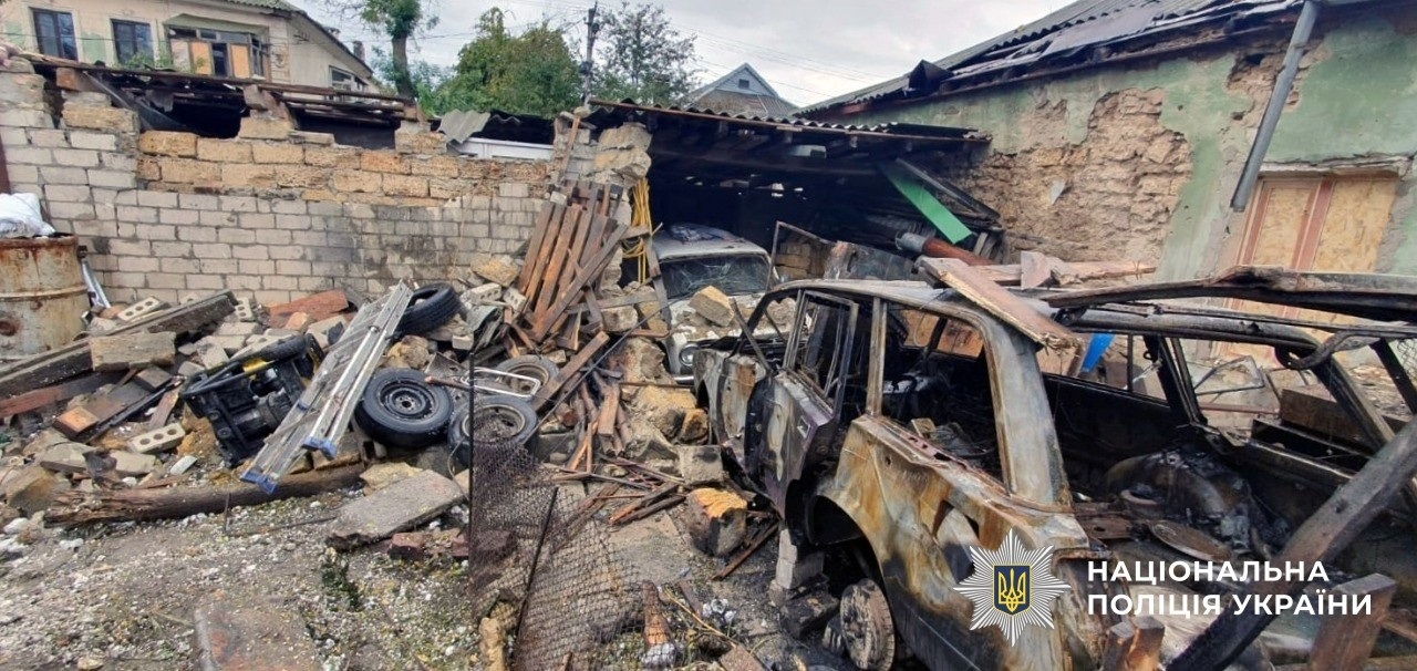 Окупанти вдарили з артилерії по дитячій лікарні в Херсоні: постраждали 9 осіб, з них 4 дітей