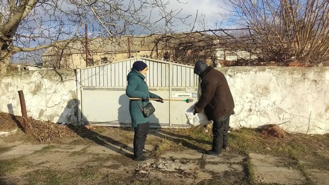 У Каховці окупанти панікують,, в Новійц Каховці міняють борди, у Таврійську підвозять воду