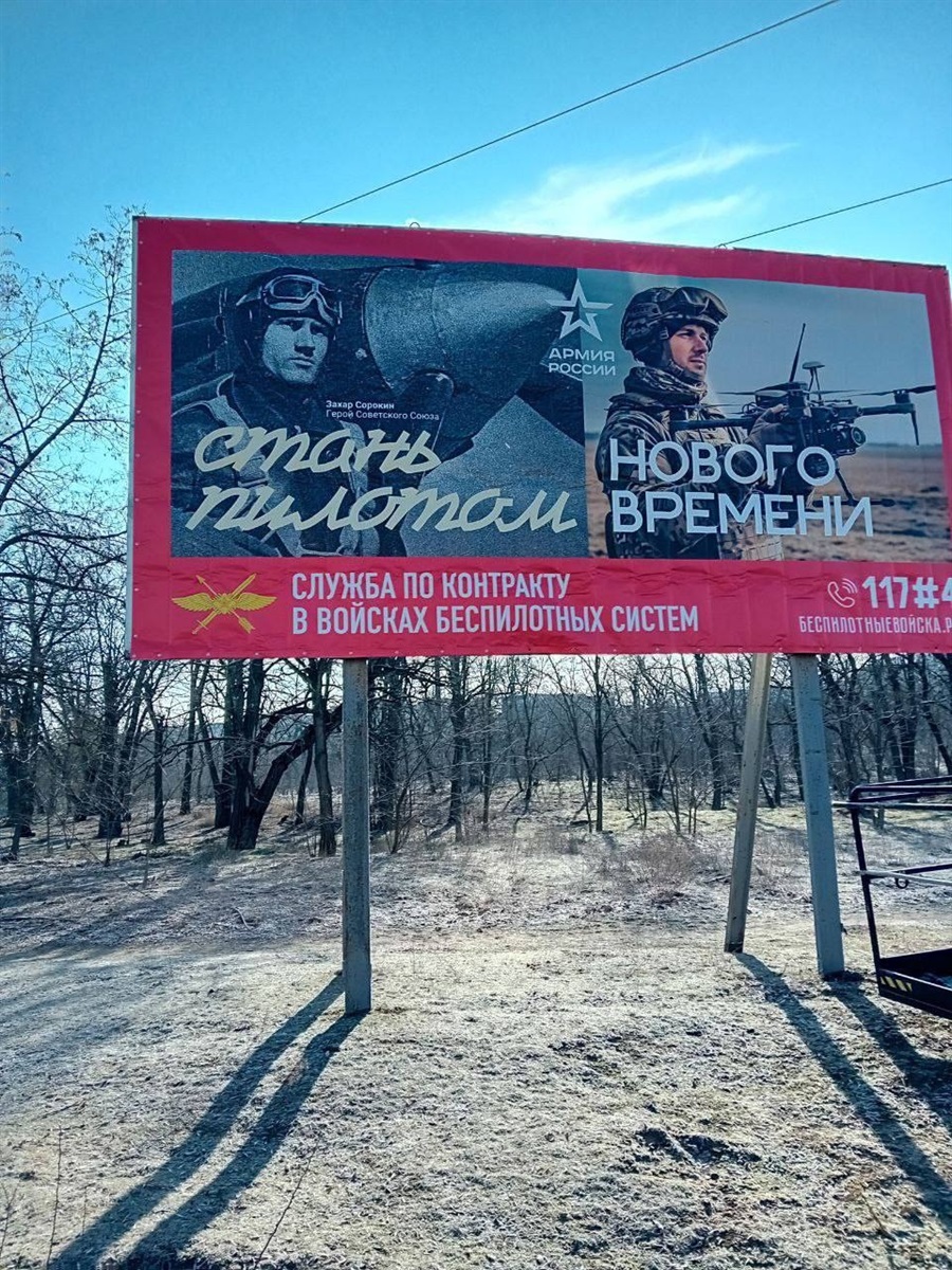 У Каховці окупанти панікують,, в Новійц Каховці міняють борди, у Таврійську підвозять воду