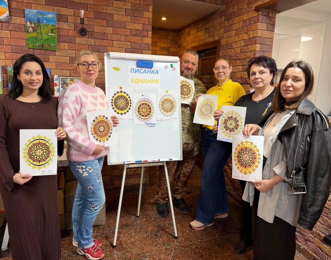 Писанка єднання: жителі Каховського району долучилися до всеукраїнської акції