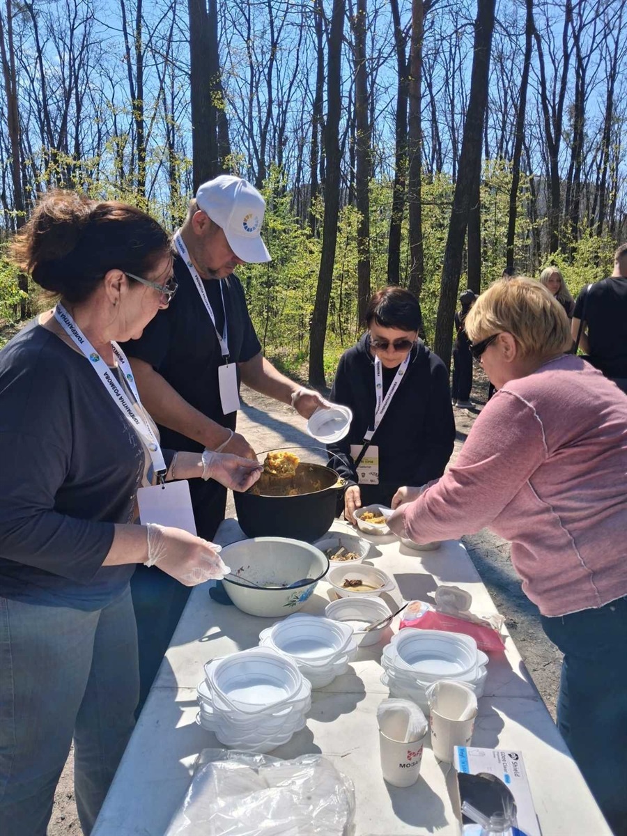 Педагоги Нової Каховки взяли участь у заході «Дерево Героя» на Київщині