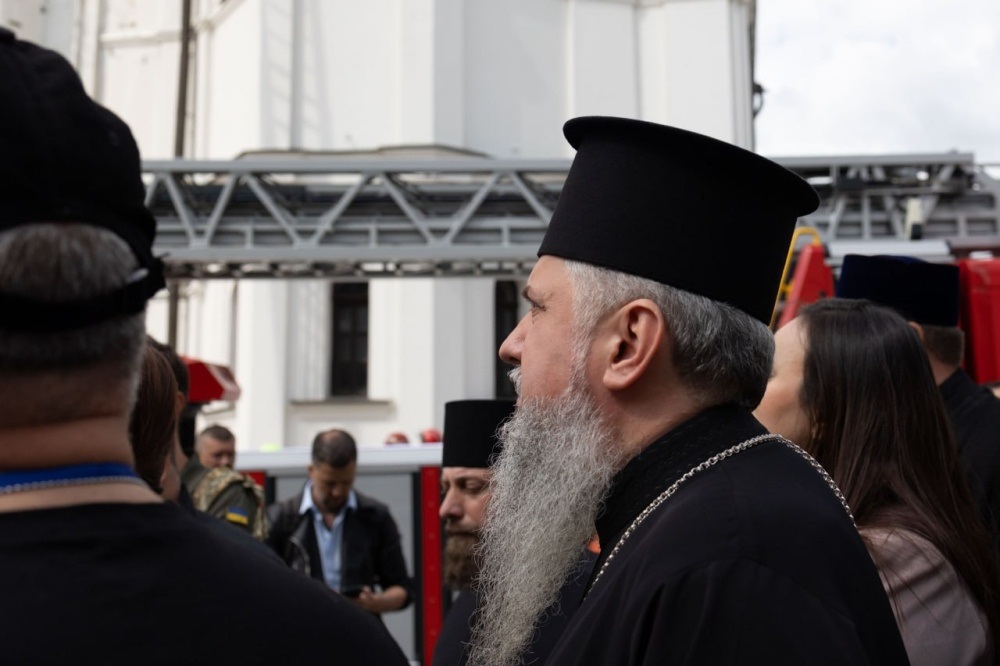 Ворог цілеспрямовано атакував київські святині. Зеленський відвідав місця російських ударів