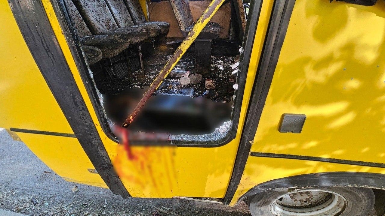 Вранці ворог атакував безпілотником маршрутку в Херсоні: є загиблі та поранені
